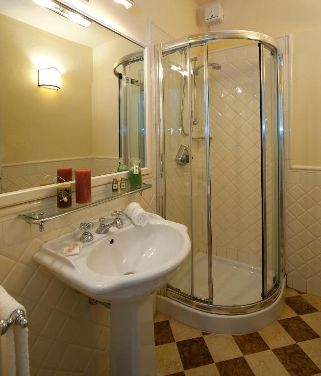 Superior Double Room Fireplace,520483614:JPEG