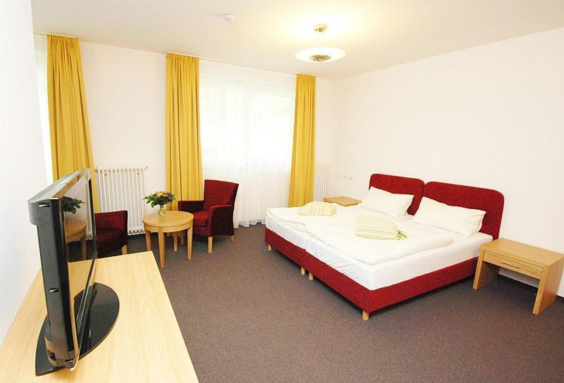 Doppel- oder Zweibettzimmer