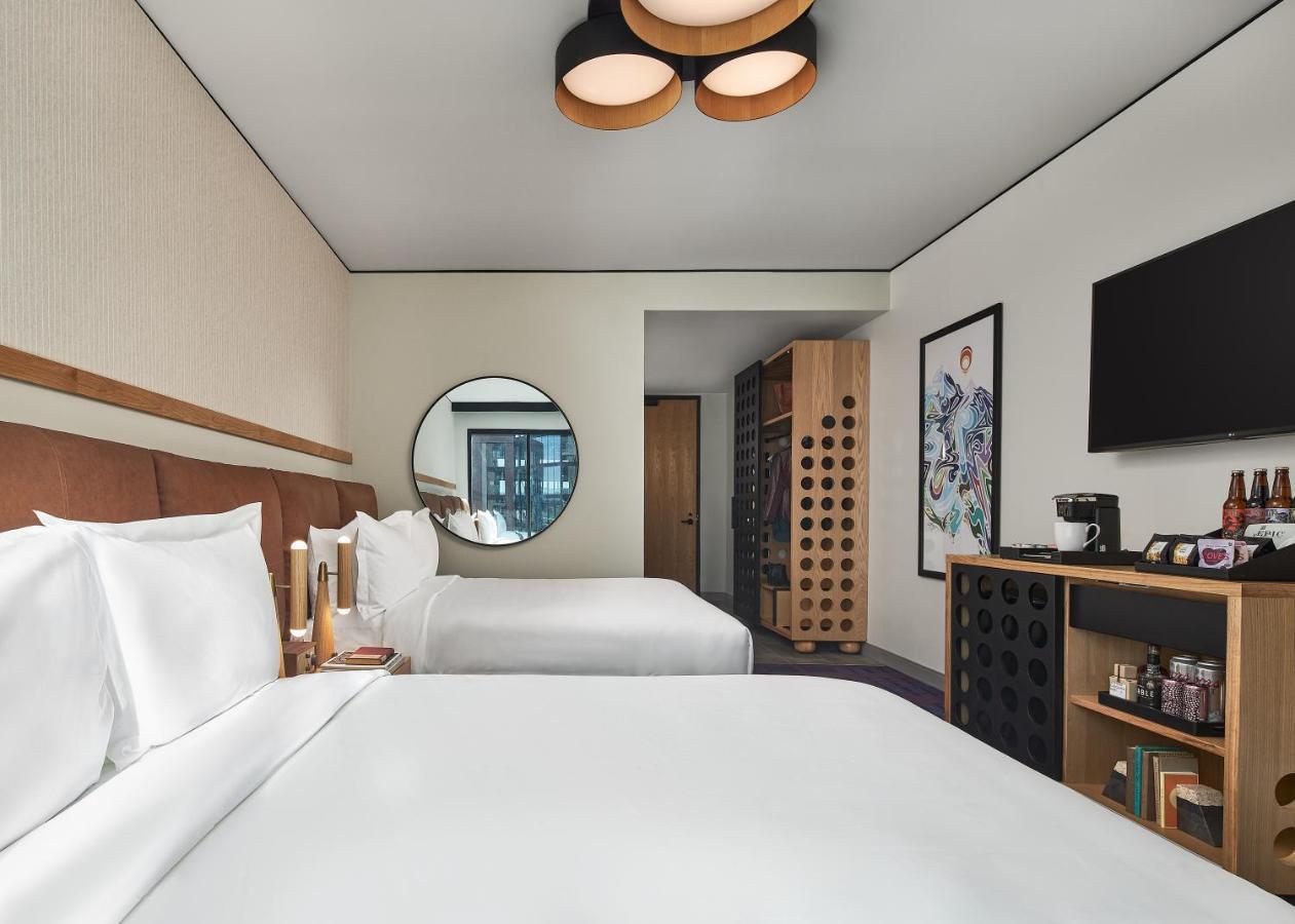 Deluxe Queen Room