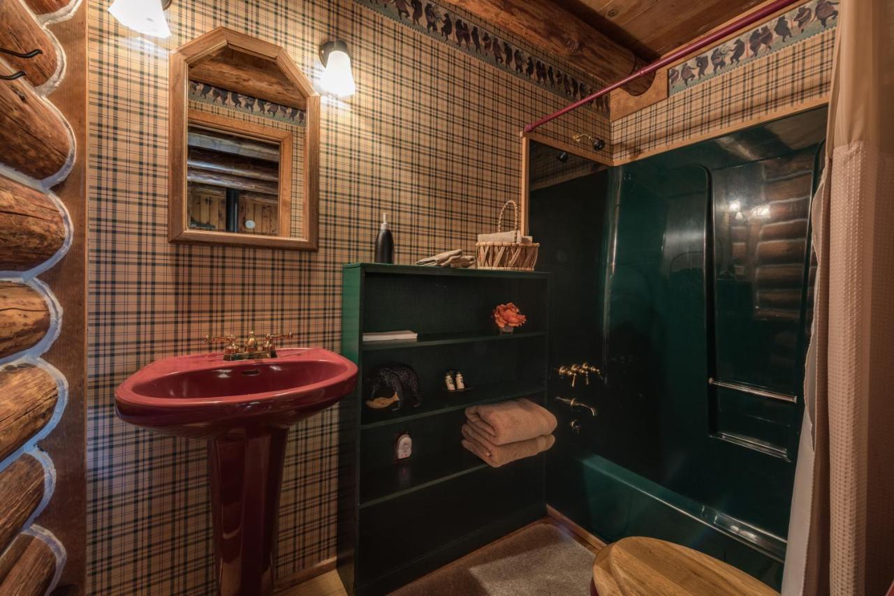 Apartment With Shared Bathroom
