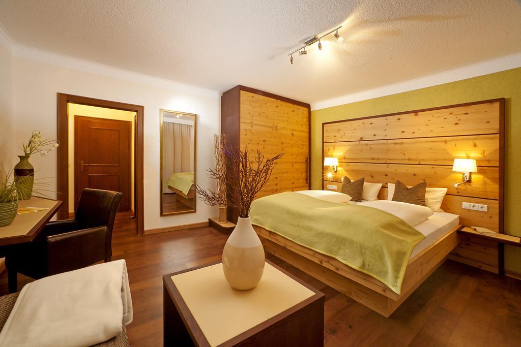 Doppelzimmer mit Balkon oder Terrasse und Bergblick