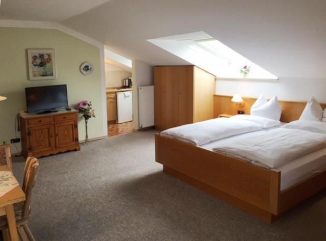 One-Bedroom Apartment,1146316759:JPEG
