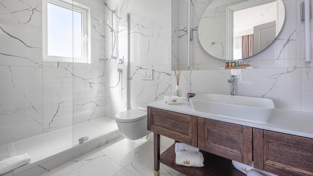 Luxe Kamer met Kingsize Bed, Uitzicht op Zee en Balkon