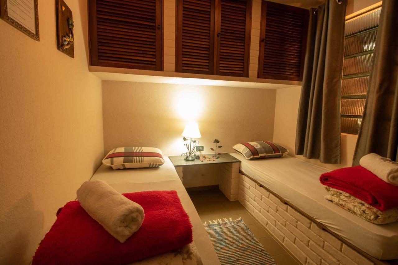 Quarto Standard com 2 Camas de Solteiro e Banheiro Compartilhado