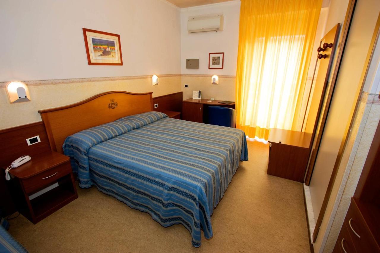 Standard Double or Twin Room,1152589704:JPEG