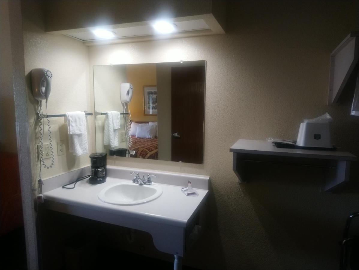 Double Room Two Double Beds Non-Smoking or Disability Access,1002252045:JPEG