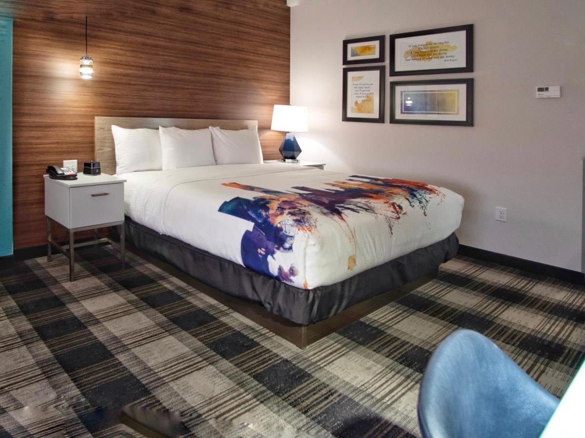 Deluxe King Room - Mobility Access/Non-Smoking,1275876097:JPEG