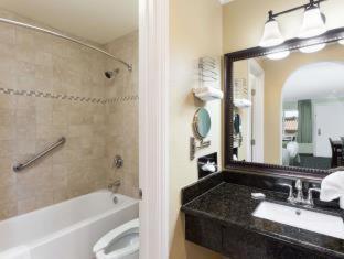 King Room with Roll-in Shower - Mobility Access/Non-Smoking