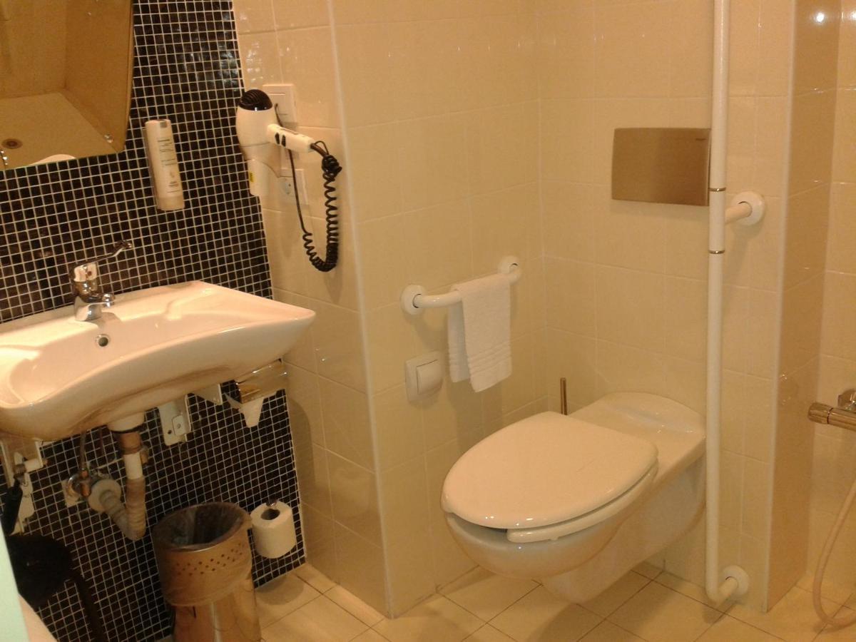 Chambre Double ou Lits Jumeaux Économique - Accessible aux Personnes à Mobilité Réduite