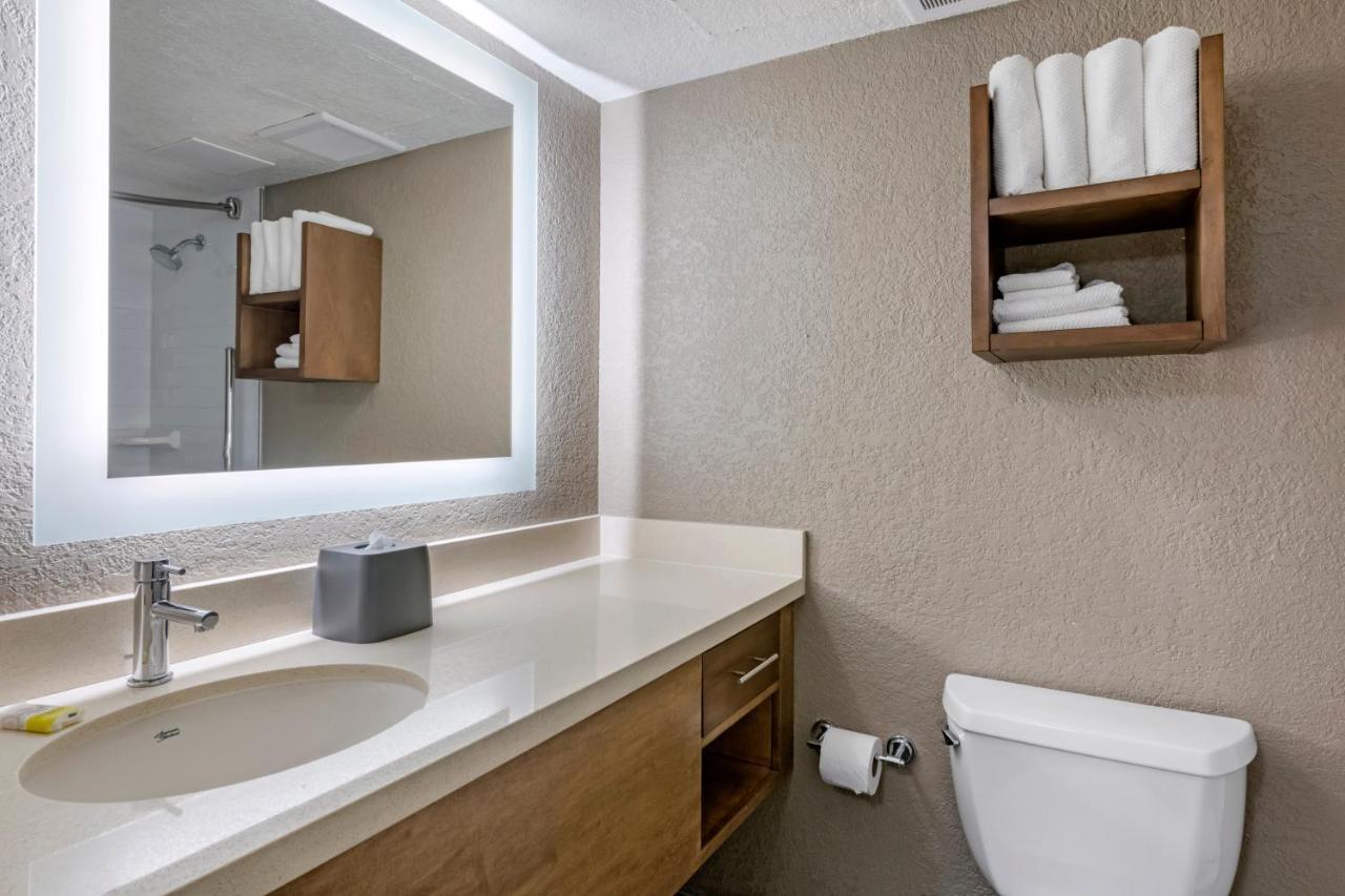 One-Bedroom Suite with Two Double Beds