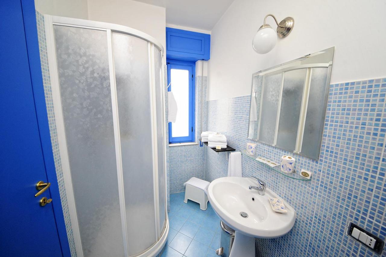 Camera Tripla