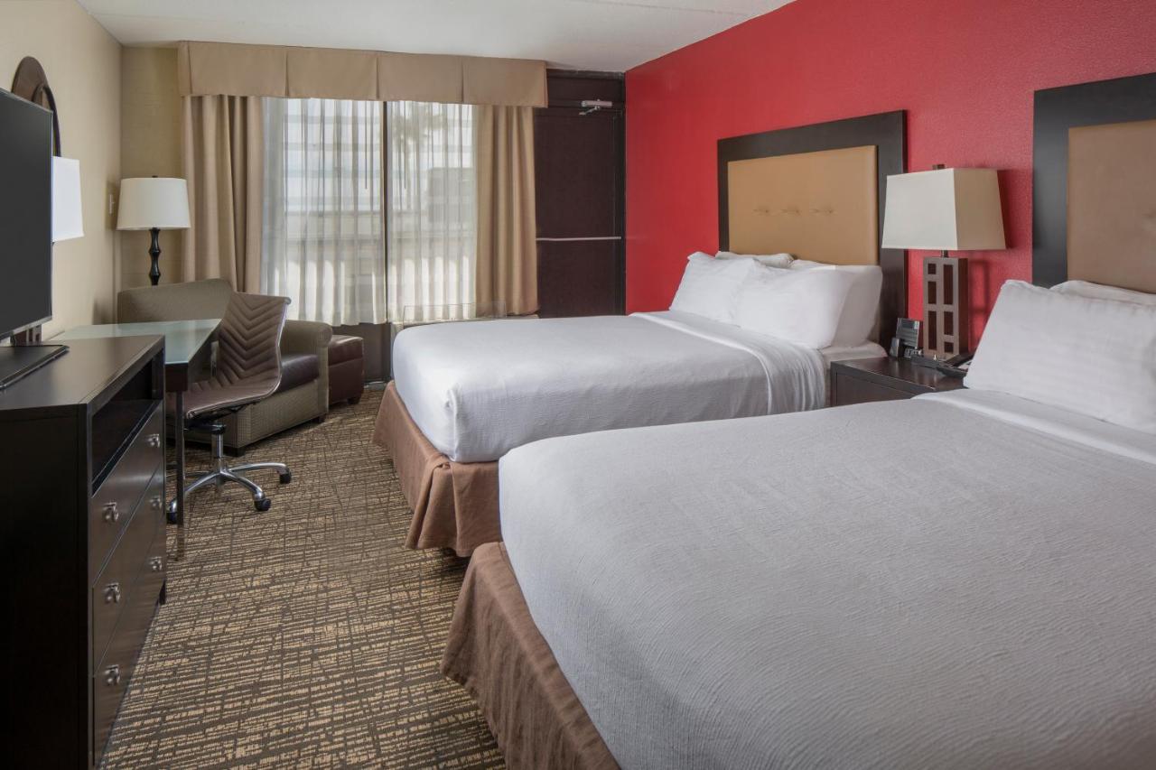Standard Queen Room with Two Queen Beds and Balcony - Ocean View/Mid Floor,1163478843:JPEG