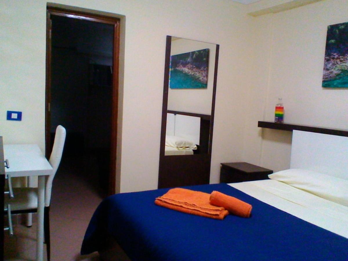 Standard Double Room with Shared Bathroom-No VIew