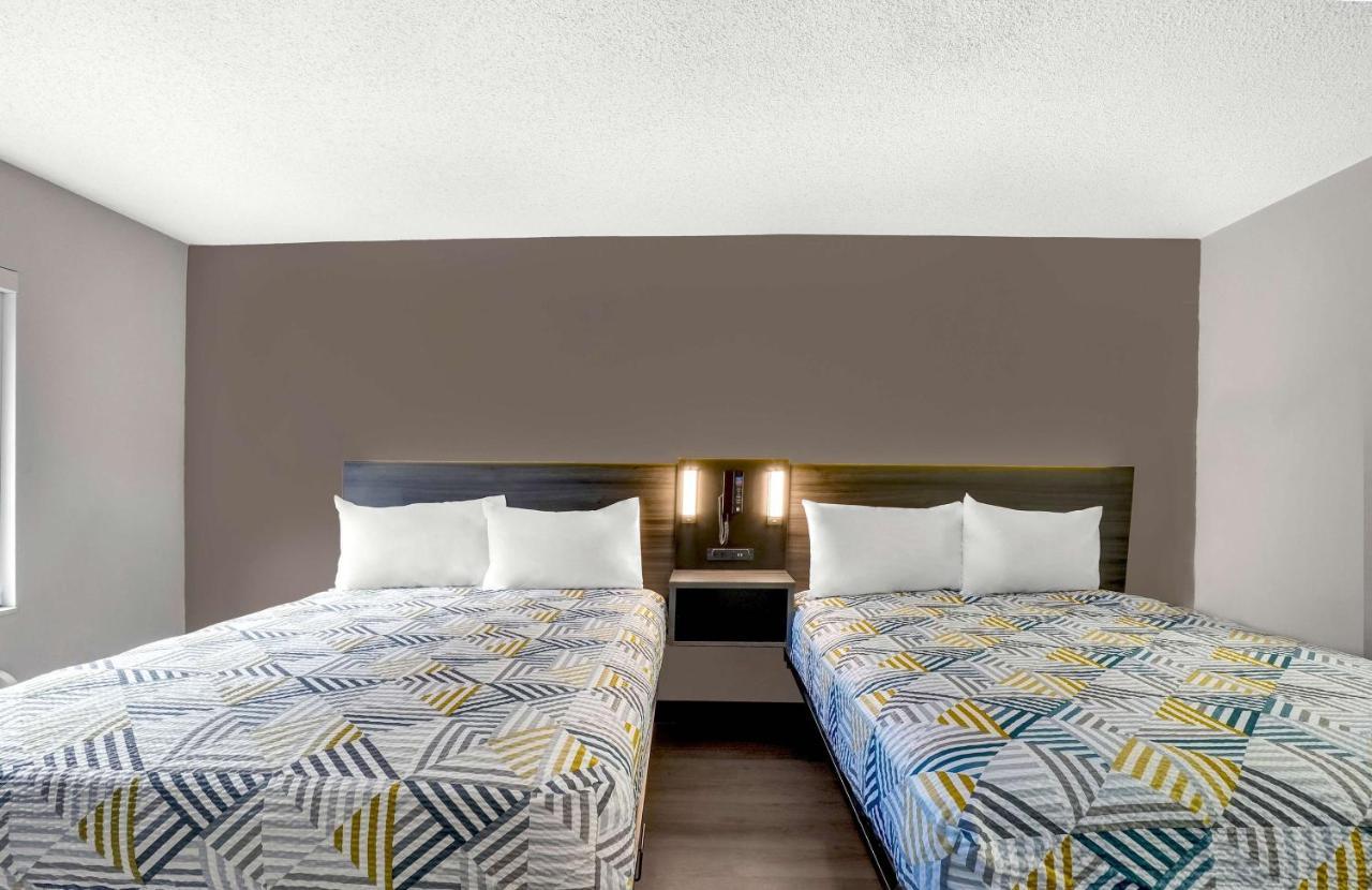 Deluxe Queen Room with Two Queen Beds - Non-Smoking