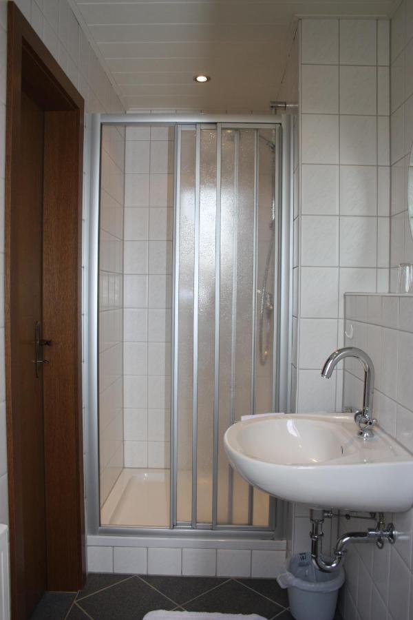 Budget Twin Room,859086365:JPEG