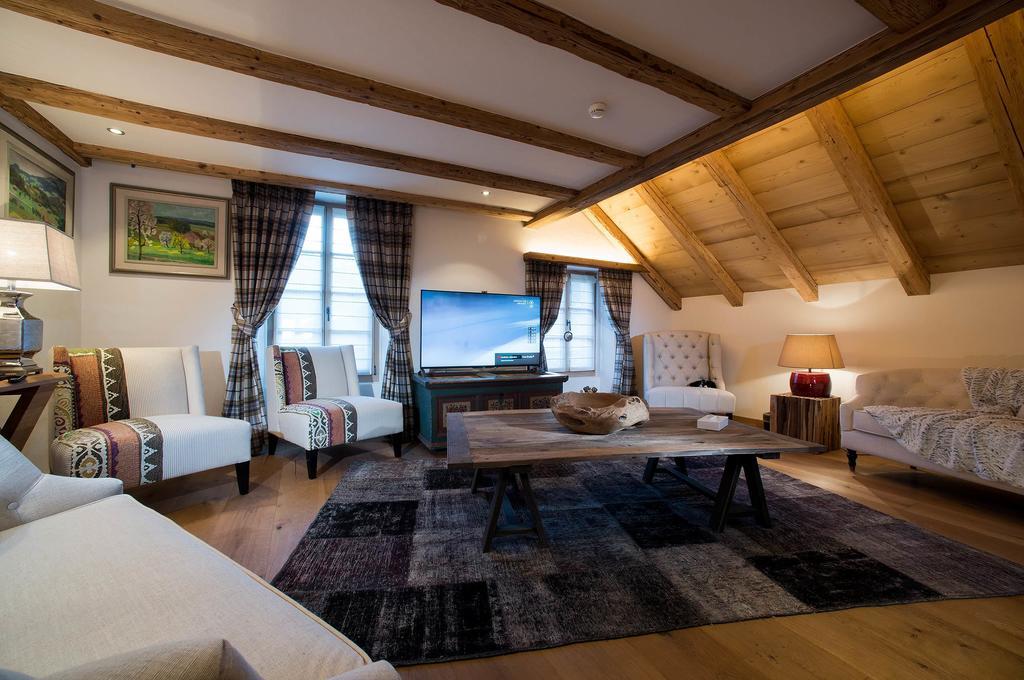 Suite 19