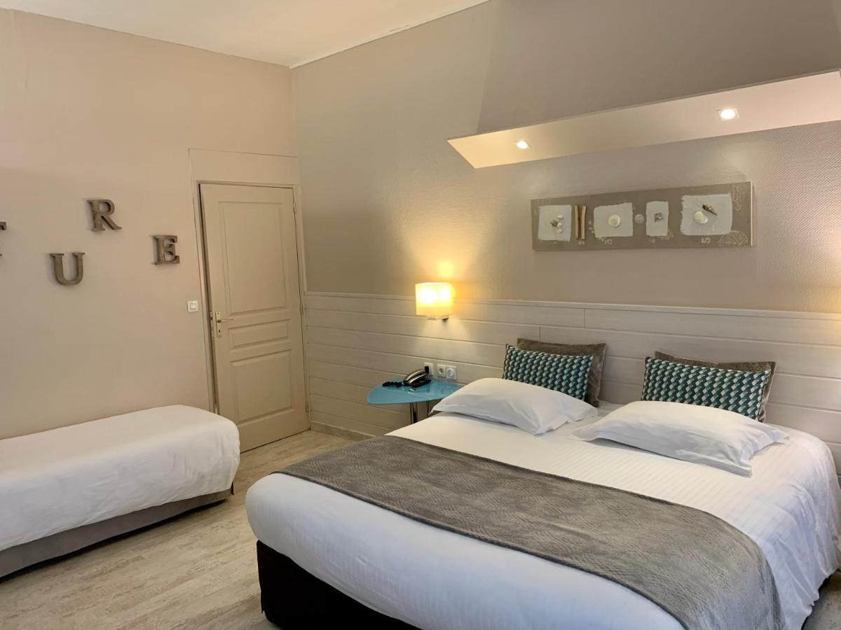 Deluxe King Room with One king Bed and One Single Bed - Non-Smoking