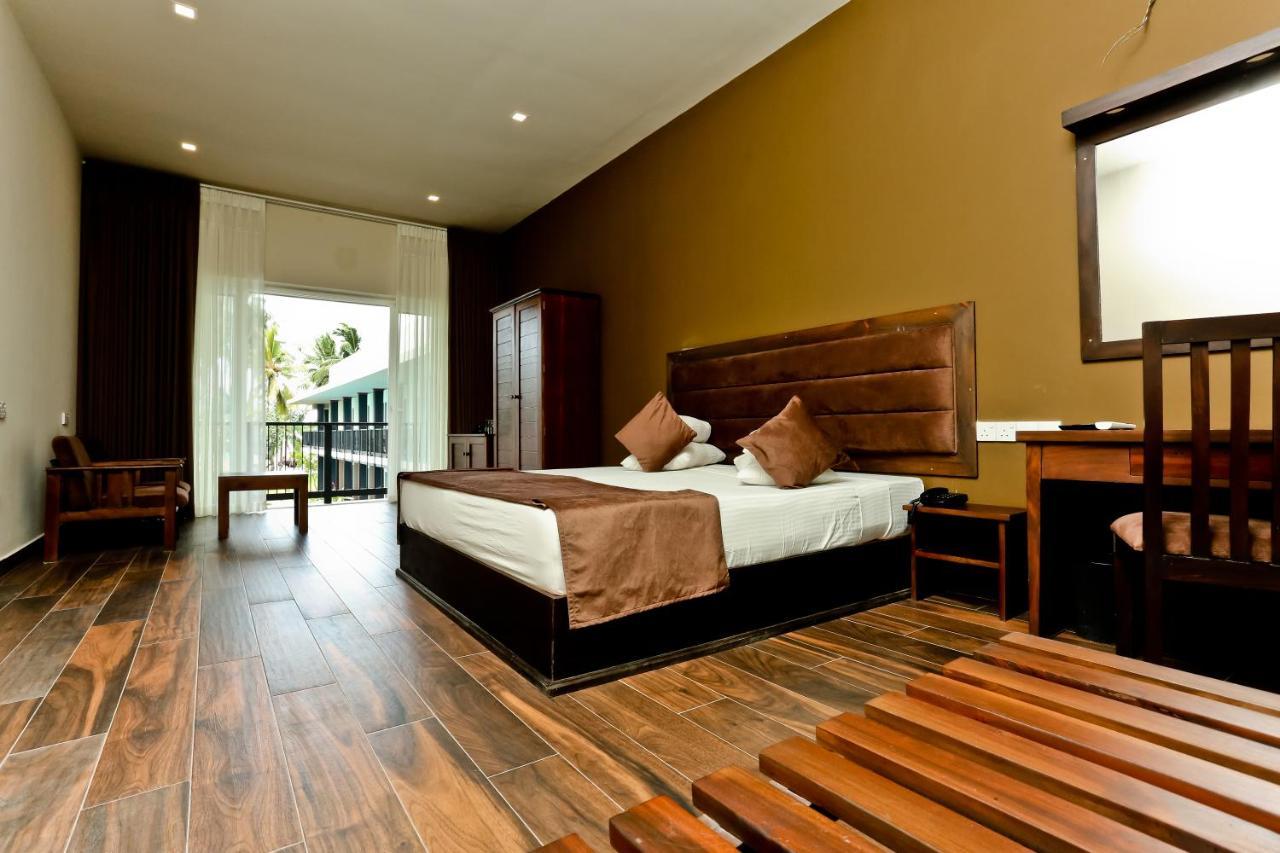 Super Deluxe Room with Balcony,Bath and Sea View