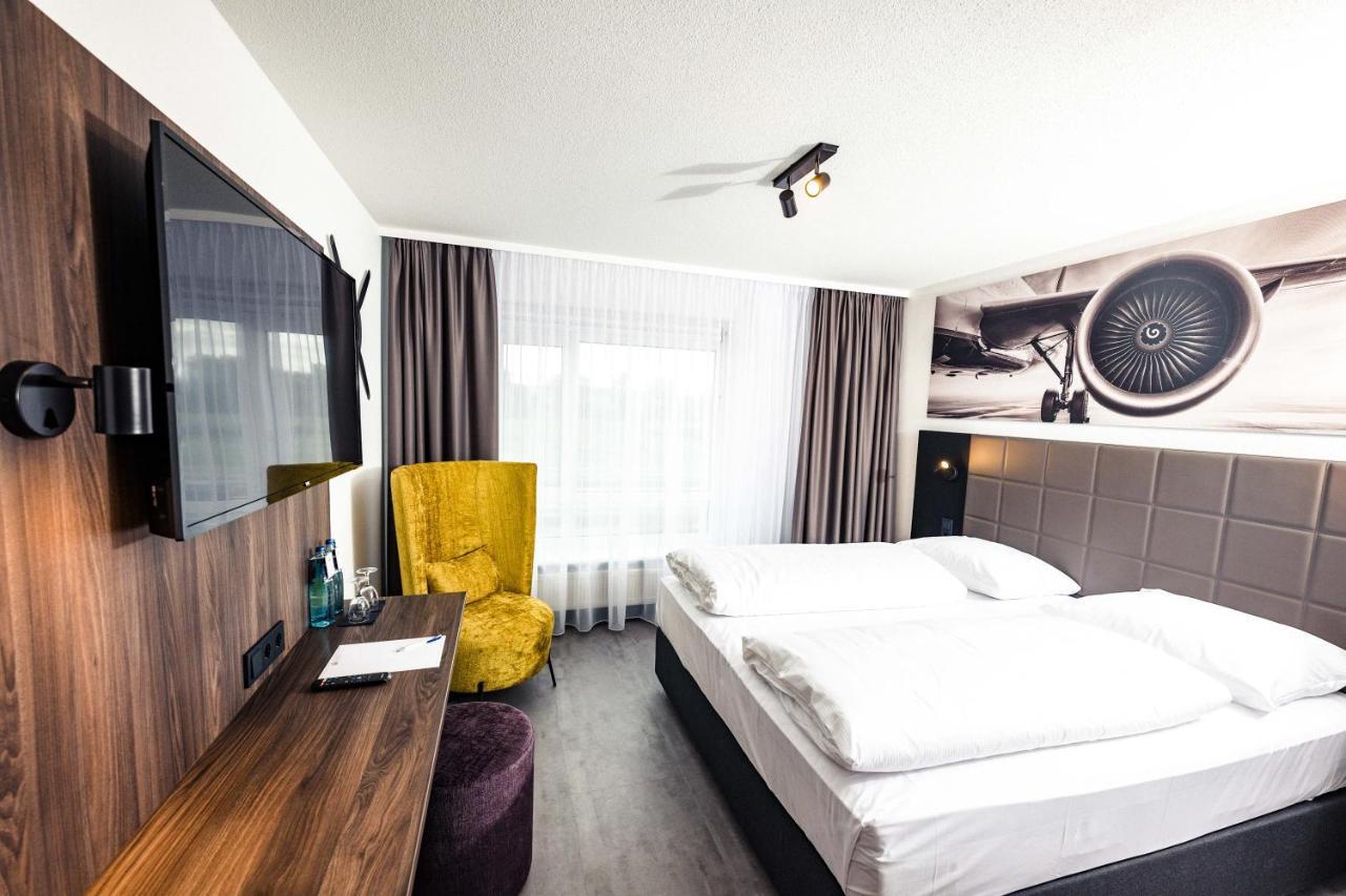Doppelzimmer mit Straßenblick