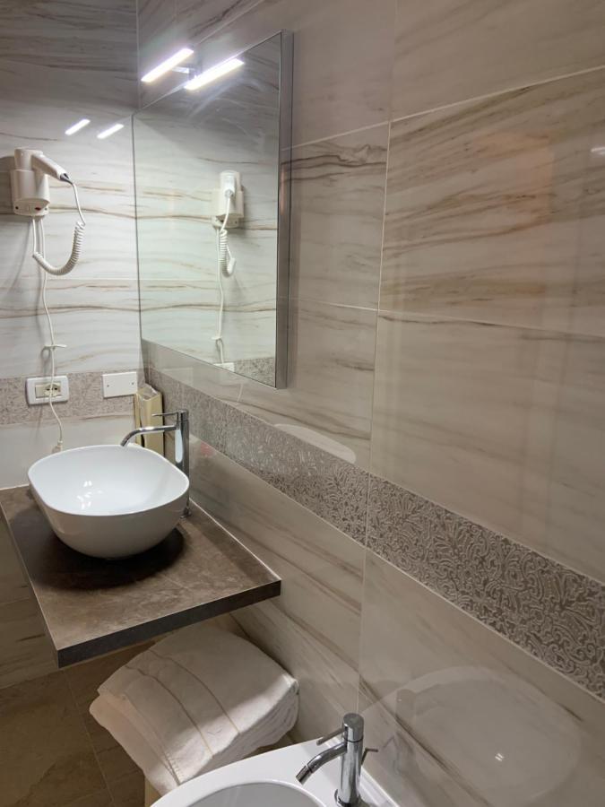 Twin Room Shower,1629389451:JPEG