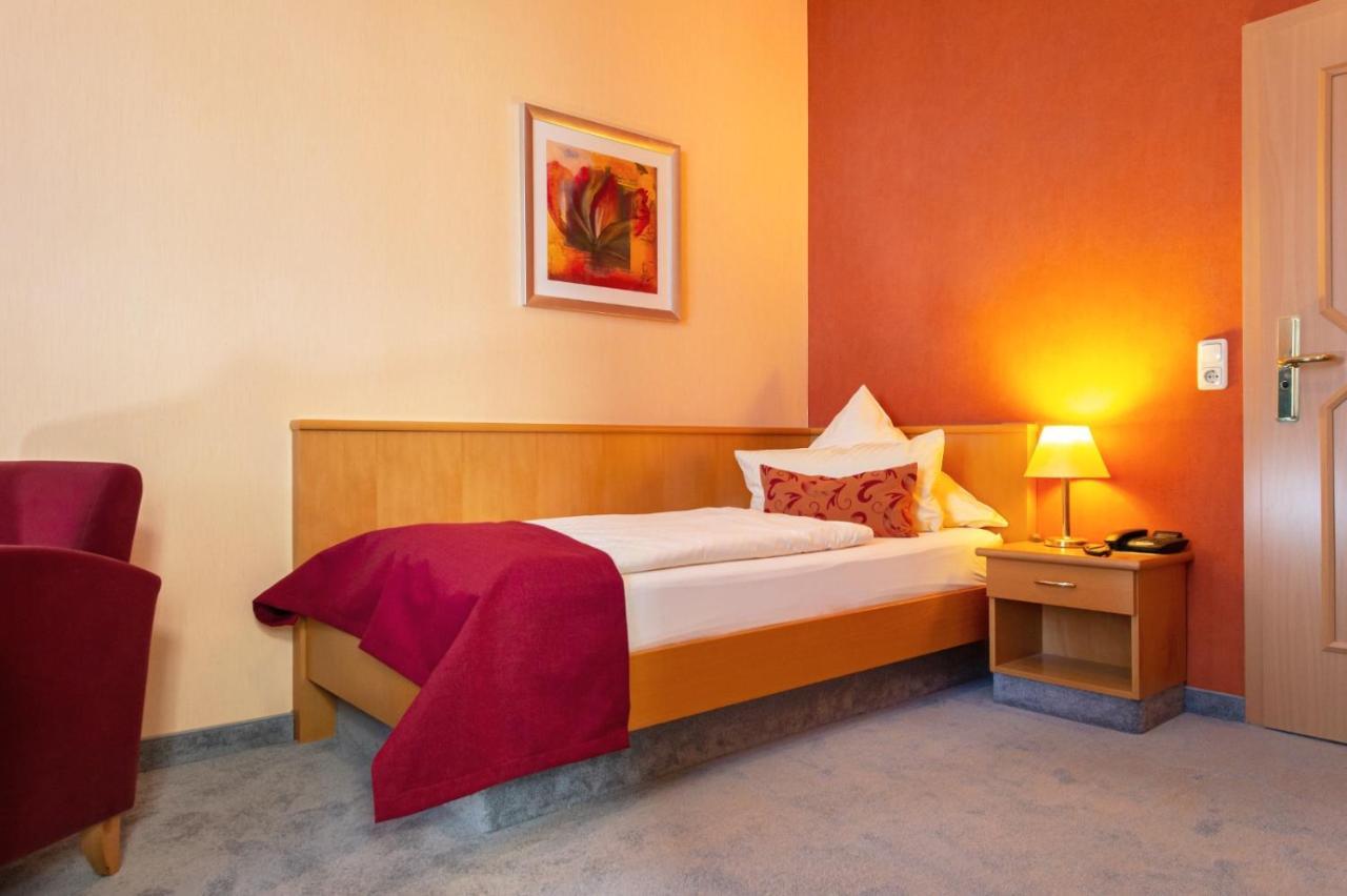 Single Room,798872214:JPEG