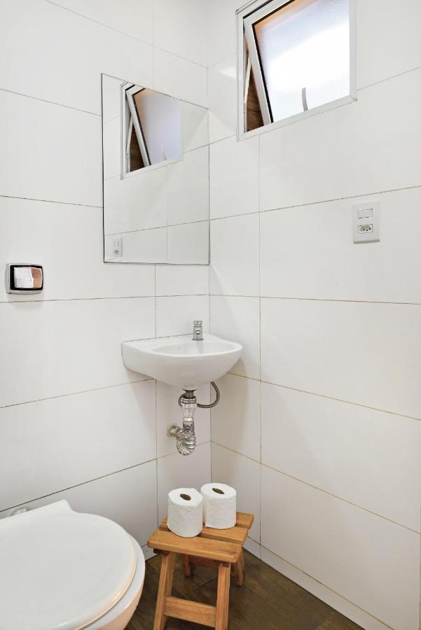 Quarto Individual Standard com Banheiro Compartilhado
