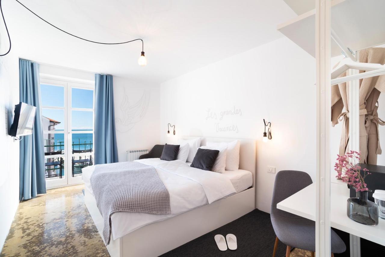 Doppelzimmer mit Balkon und Meerblick