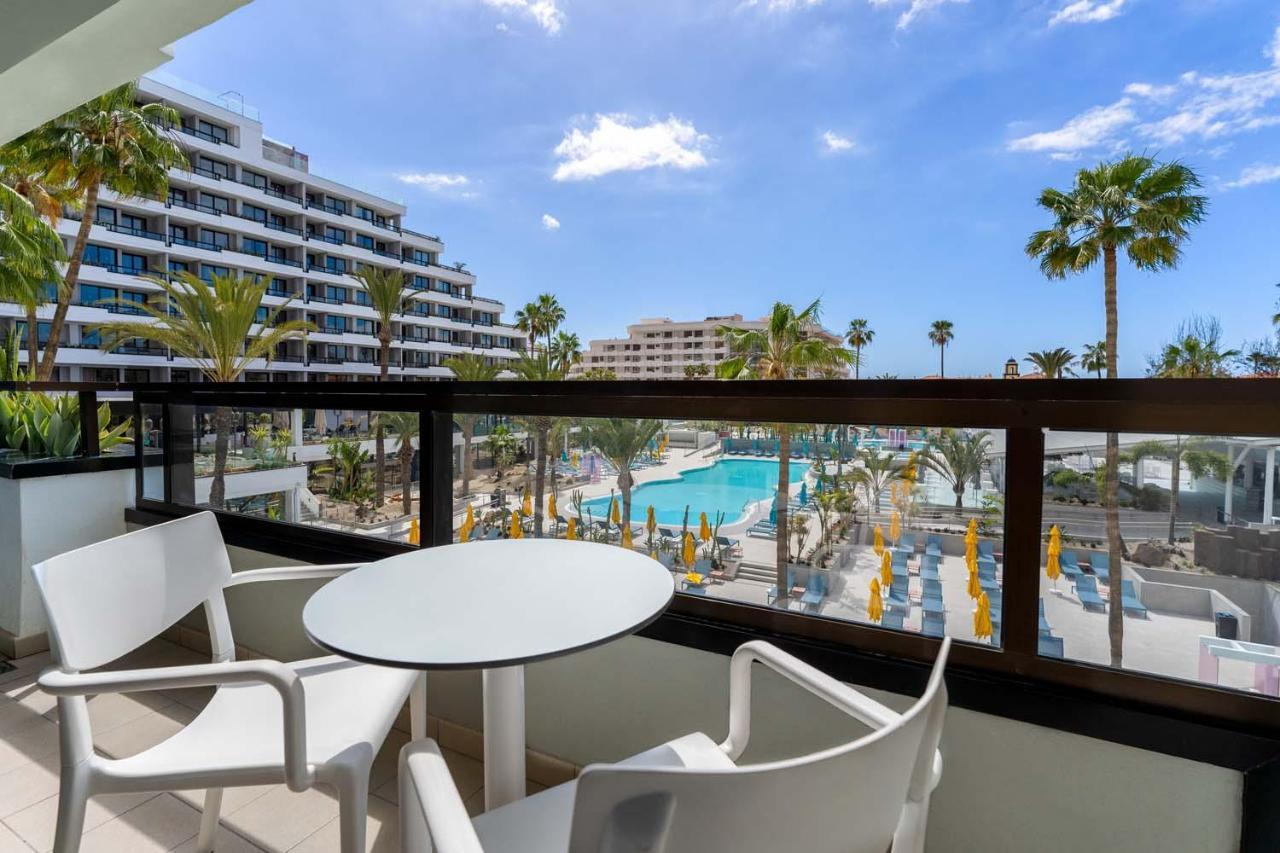 Habitación Doble (1 o 2 camas) con vistas a la piscina - 2 adultos y 1 niño