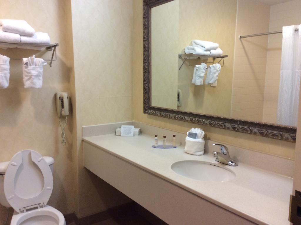 Deluxe Queen Room with Two Queen Beds - Non-Smoking