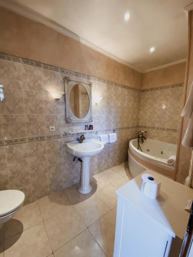 Chambre Double ou Lits Jumeaux avec Salle de Bains Privative