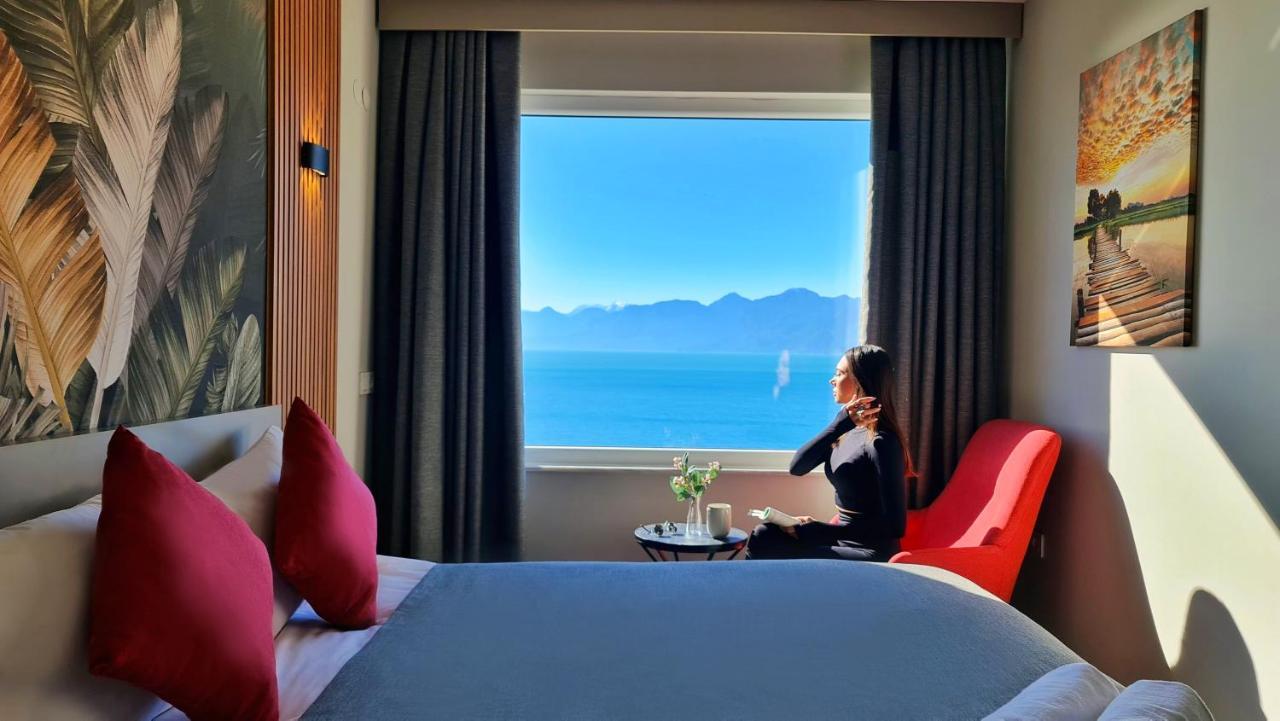 Doppelzimmer mit Balkon und Meerblick