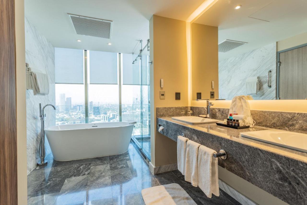Superior King Suite