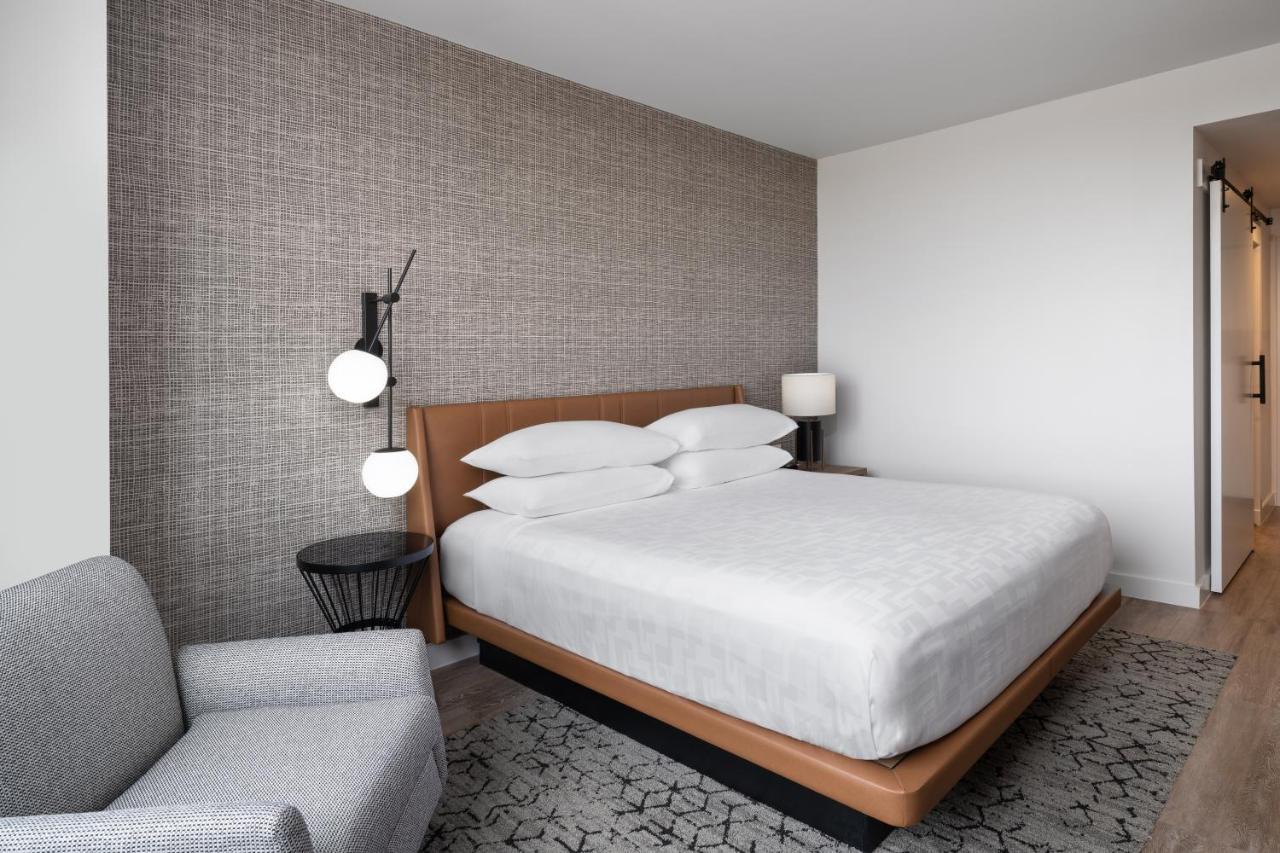Traditional Guest room with 1 King, Courtyard view