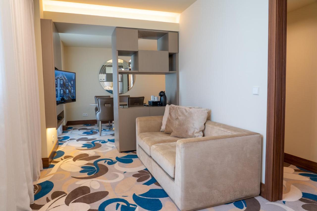 Suite (2 Adults + 2 Children),1437295639:JPEG