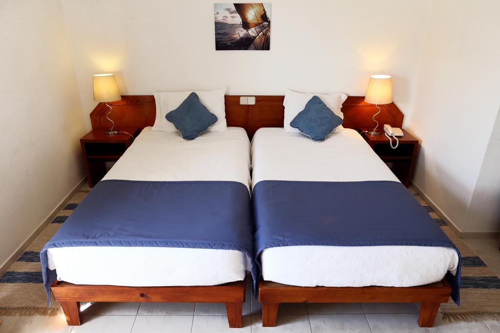 Quarto com 2 Camas de Solteiro e Varanda