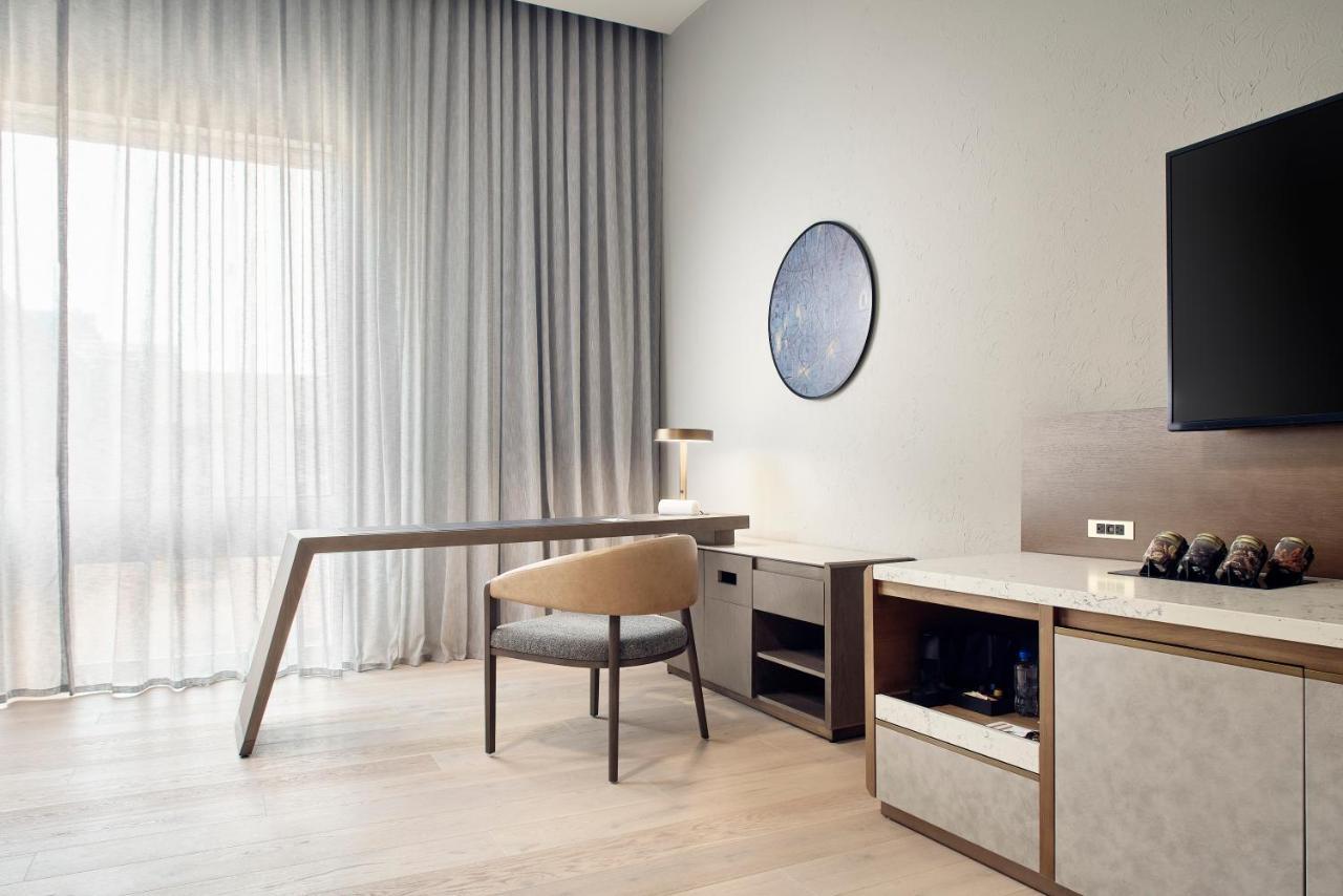 Junior Suite, Executive lounge access, 1 King