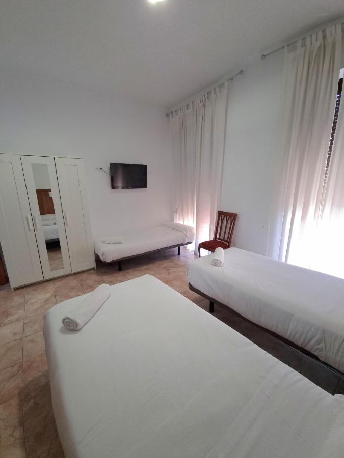 Chambre Double avec Balcon et Lit d'Appoint