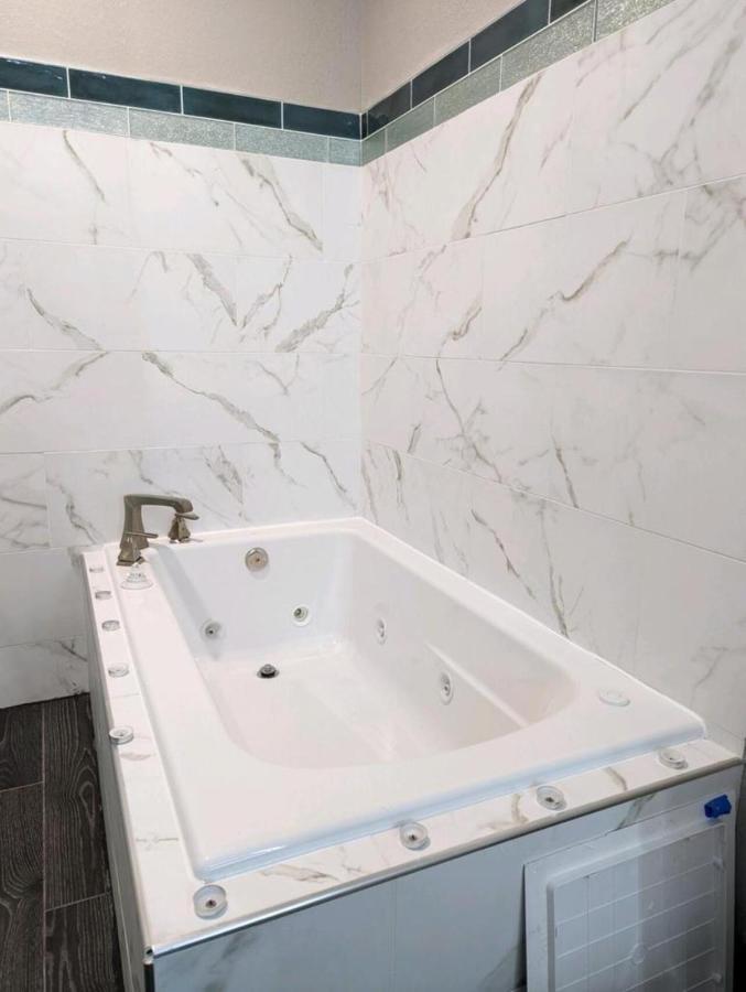 King Room with Jacuzzi