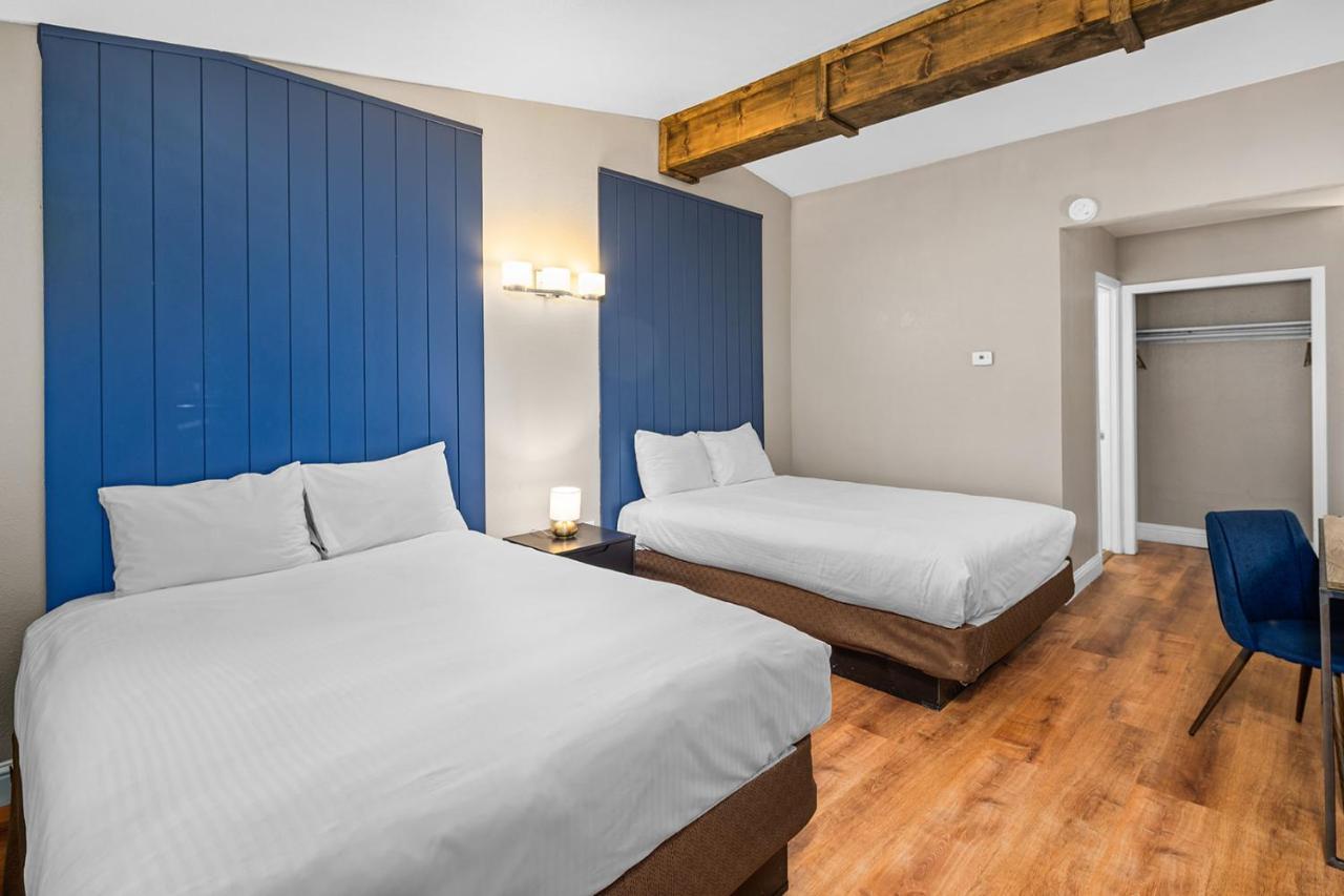 Deluxe Queen Room