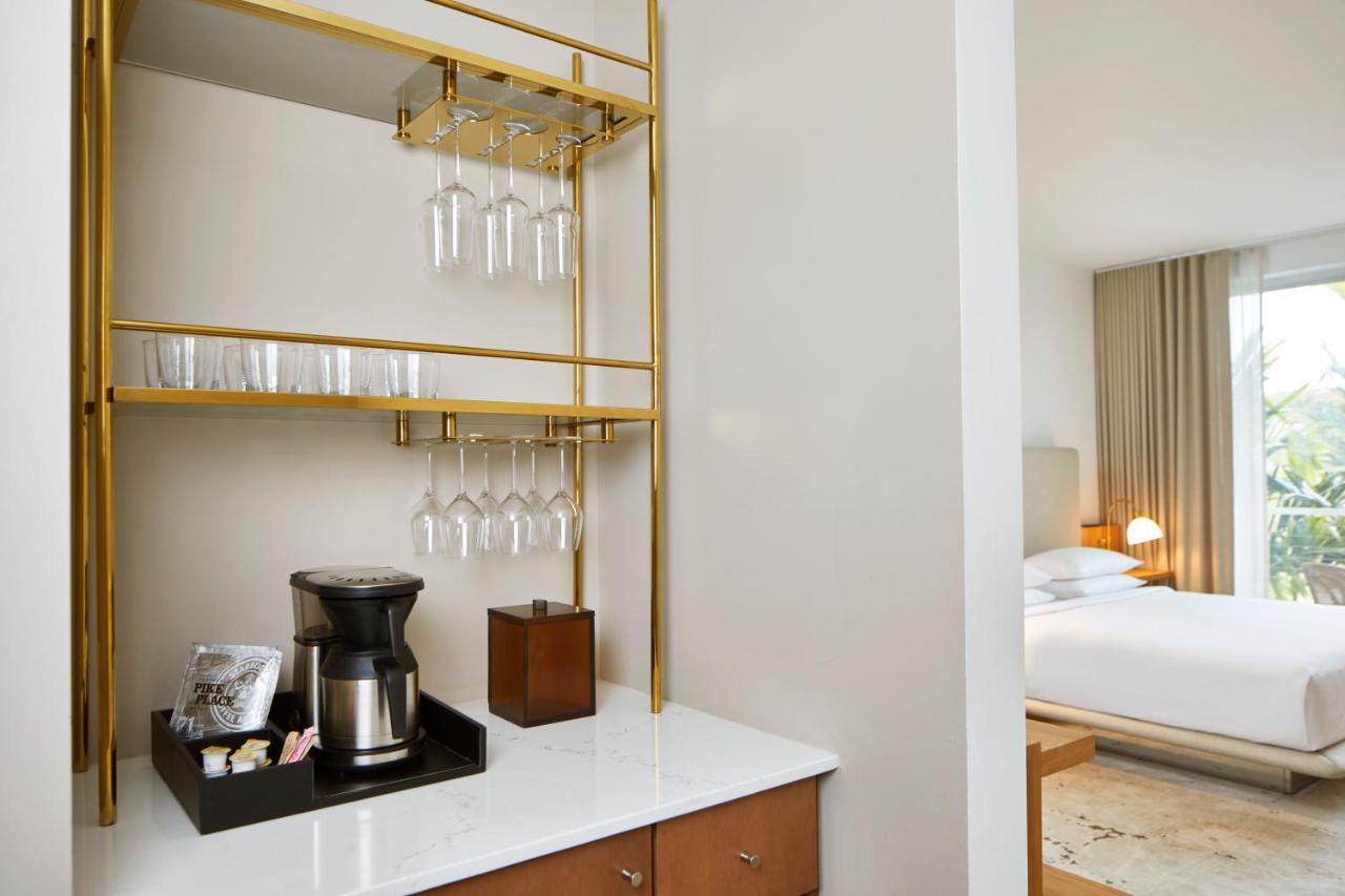 Guest room, 1 King, Balcony
