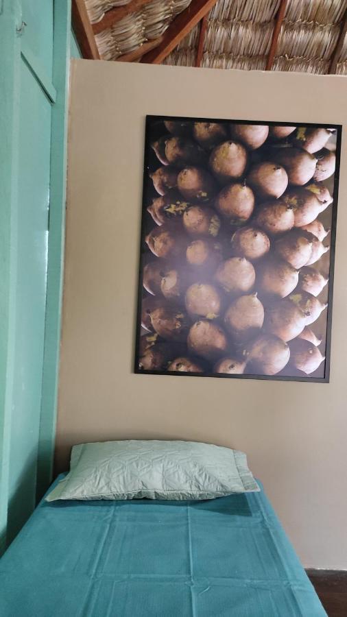 Quarto Triplo com Banheiro