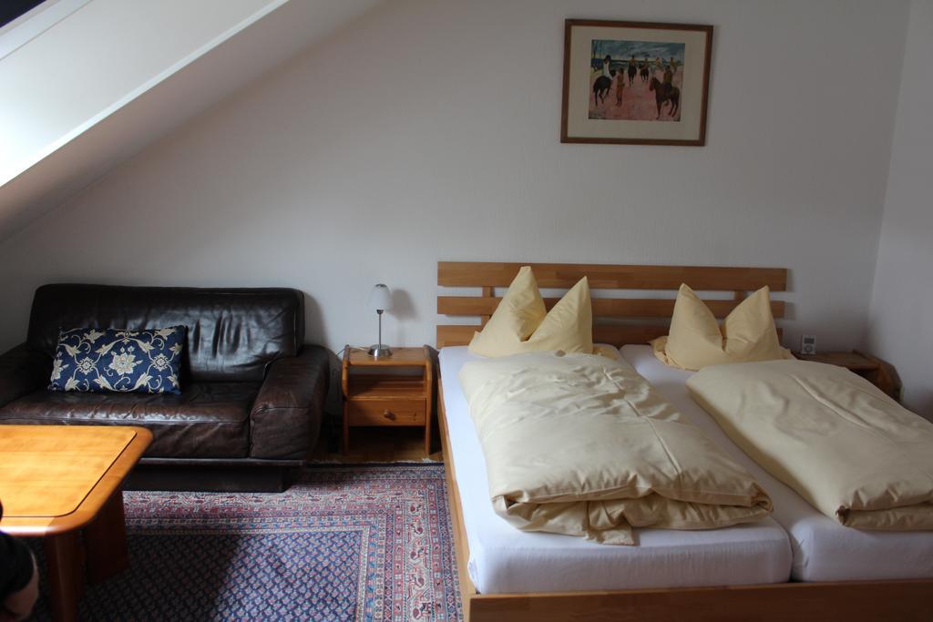 Family Room,119497893:JPEG