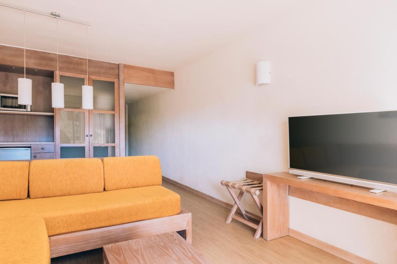 Habitación Familiar con vista lateral al mar