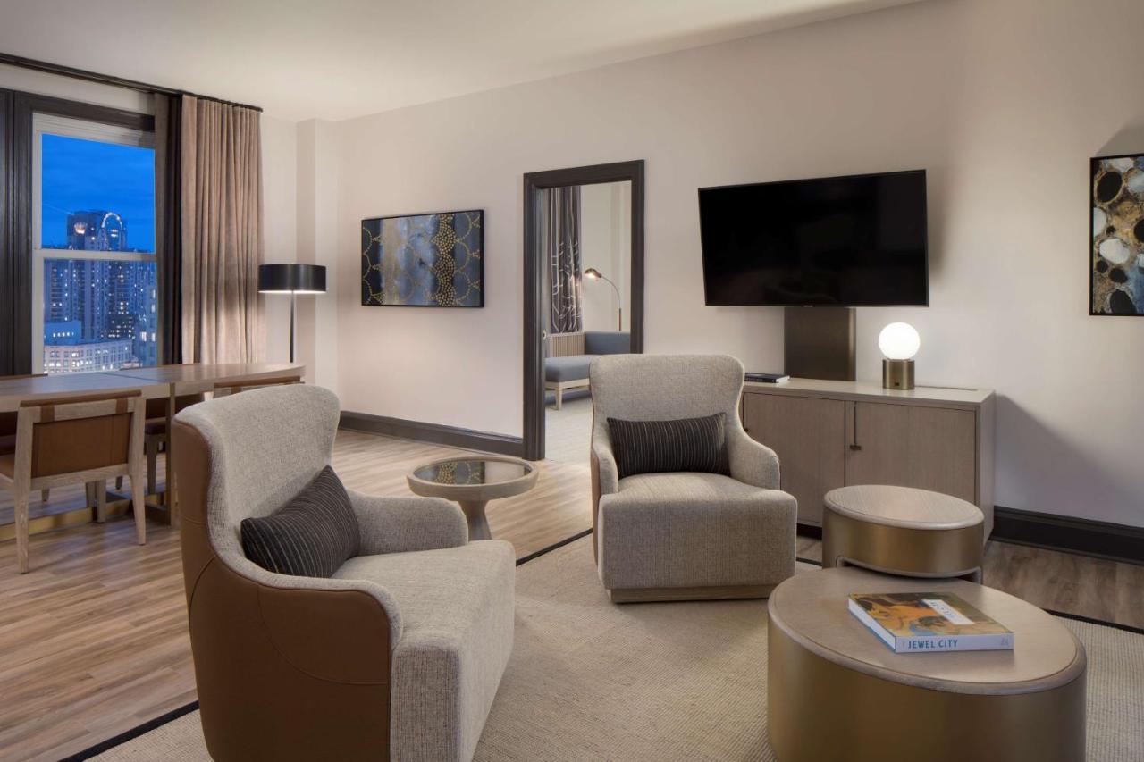 Deluxe Suite - King