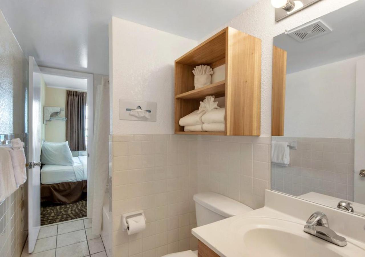 Double Room with Two Double Beds - Non-Smoking