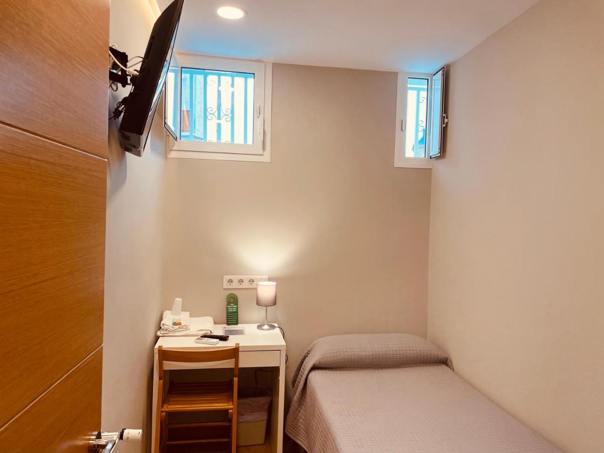 Single Room with Shared Bathroom