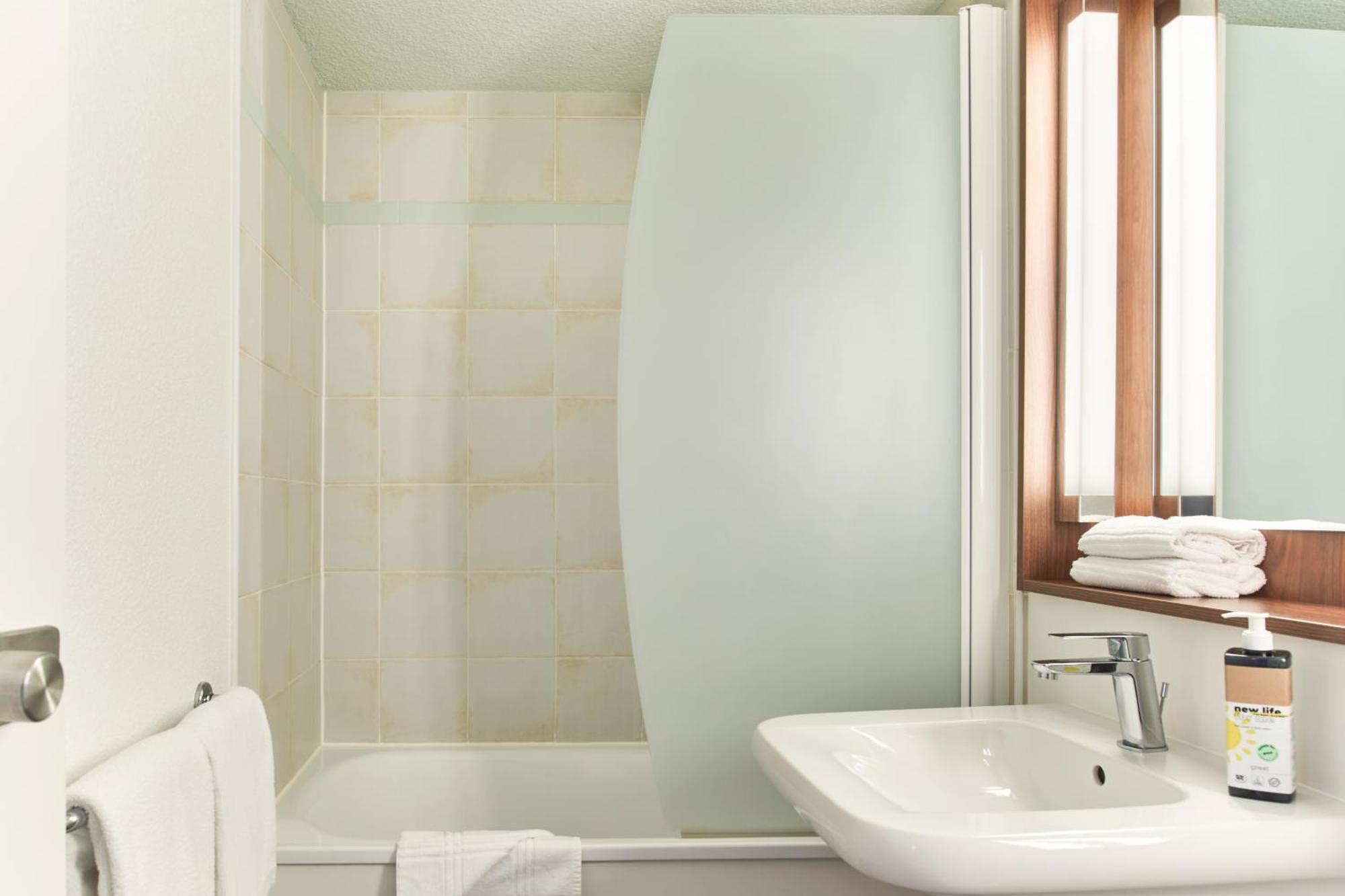 Chambre Pop avec 2 Lits Simples