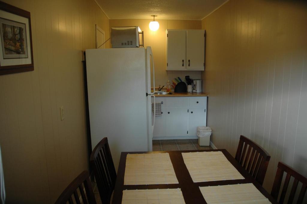 Kamer met 2 Queensize Bedden en Keuken