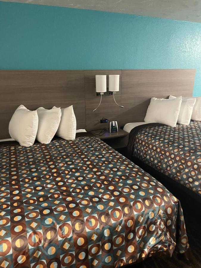 2 Queen Beds, Dog-Friendly, Non-Smoking