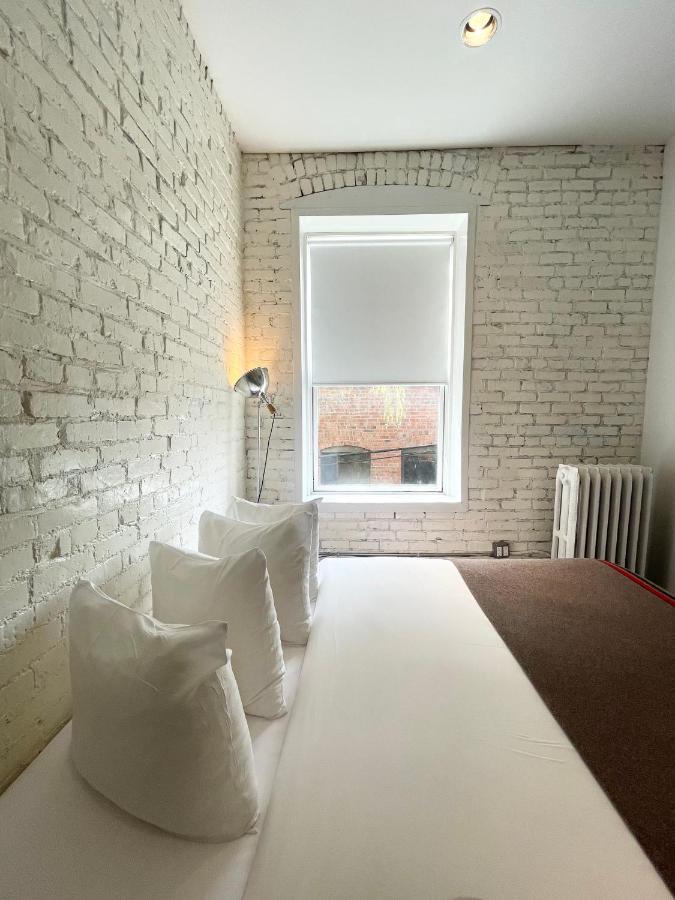 Deluxe Room with Private Bathroom
